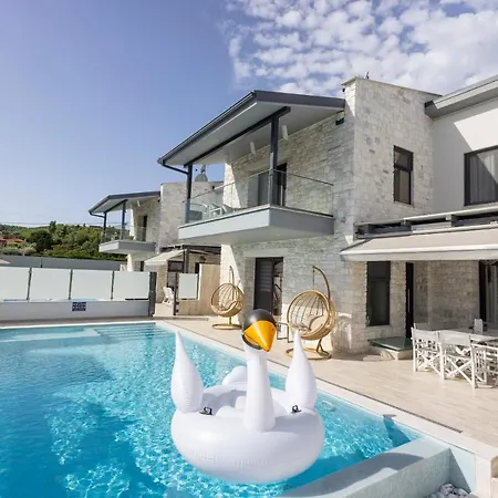 White Pearl * Πευκοχώρι