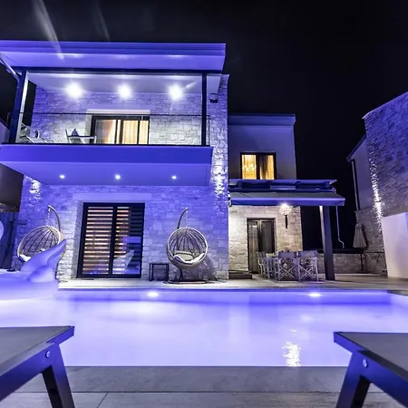 White Pearl Πευκοχώρι