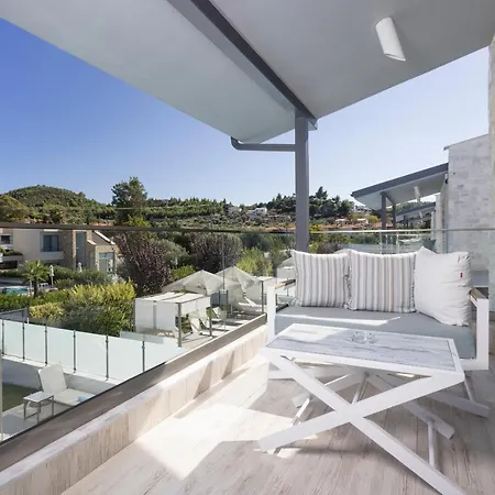 White Pearl Πευκοχώρι