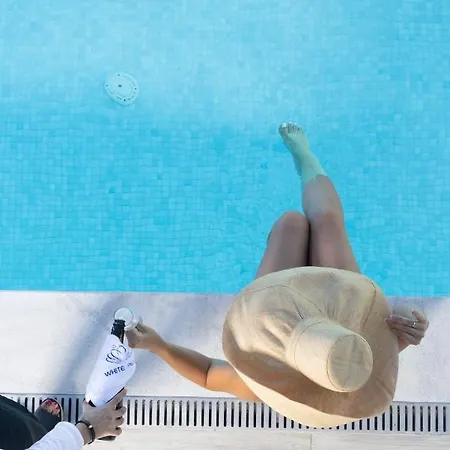 White Pearl Пефкохори