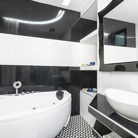 White Pearl Πευκοχώρι